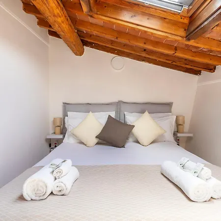 Piazza Santo Spirito Appartamento con 2 Camere Matrimoniali-3